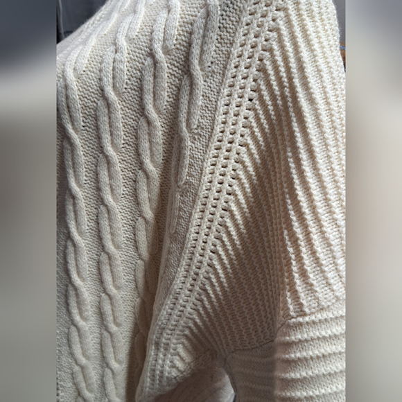 Cold shoulder turtleneck sweater - Picture 8 of 9